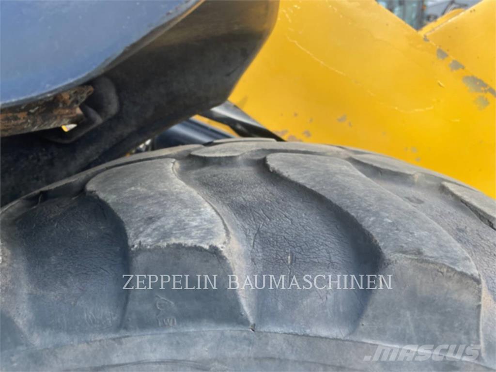 CAT 908M Rataslaadurid