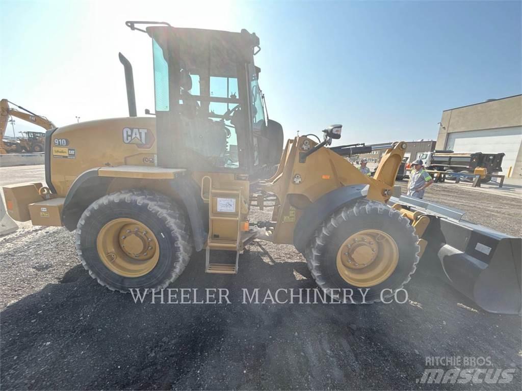 CAT 910 Rataslaadurid