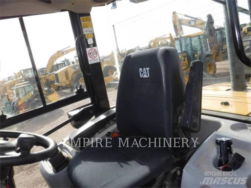CAT 910-14 Rataslaadurid