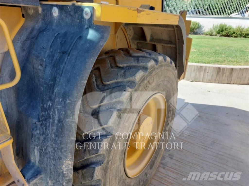 CAT 918M Rataslaadurid