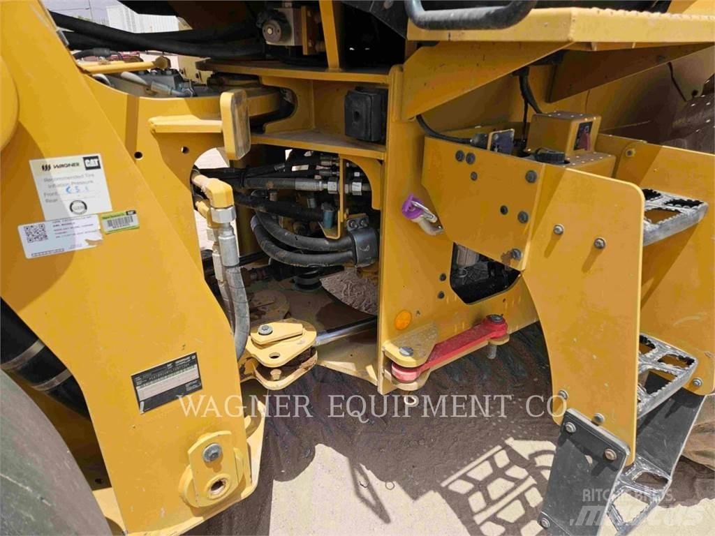 CAT 926M Rataslaadurid