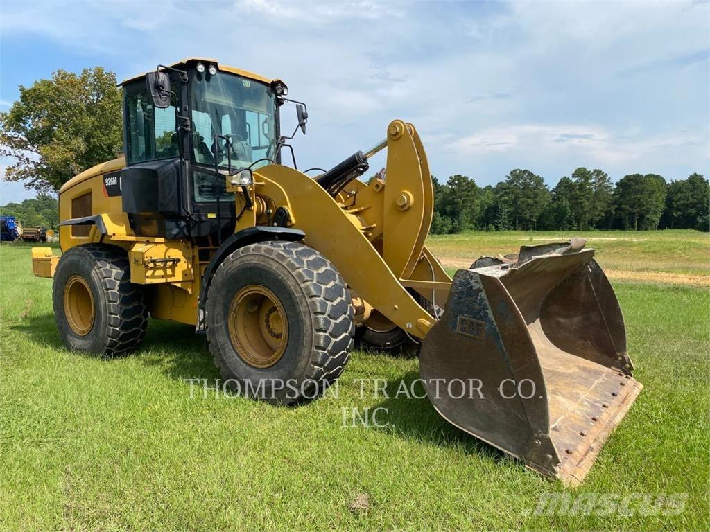 CAT 926M Rataslaadurid