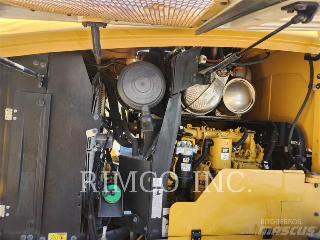 CAT 930 Rataslaadurid
