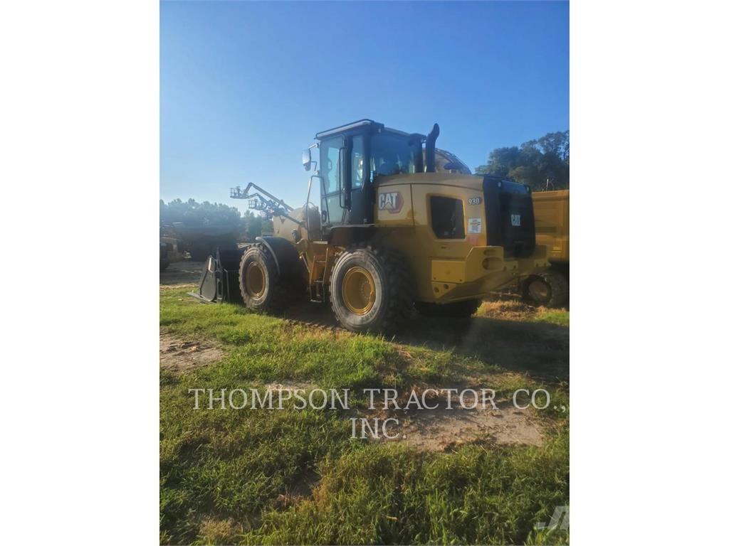 CAT 930 Rataslaadurid