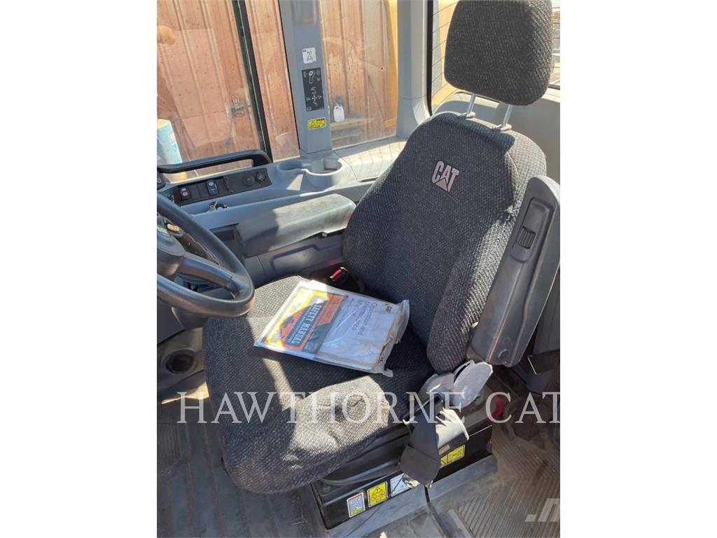 CAT 930K Rataslaadurid