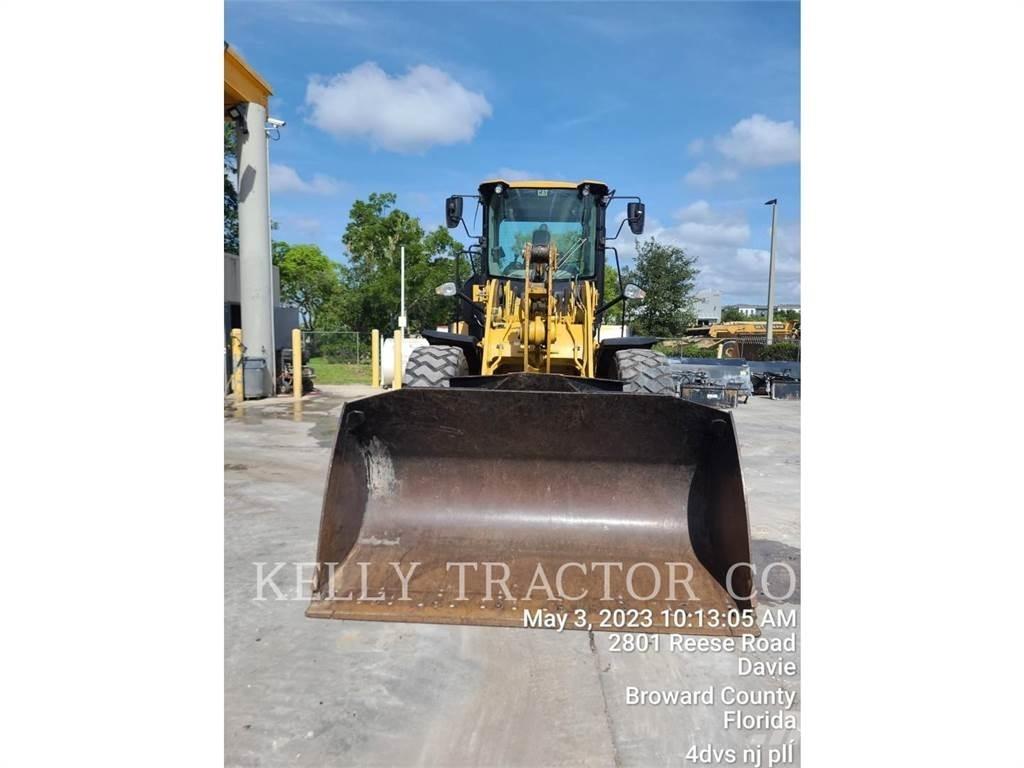 CAT 930M Rataslaadurid