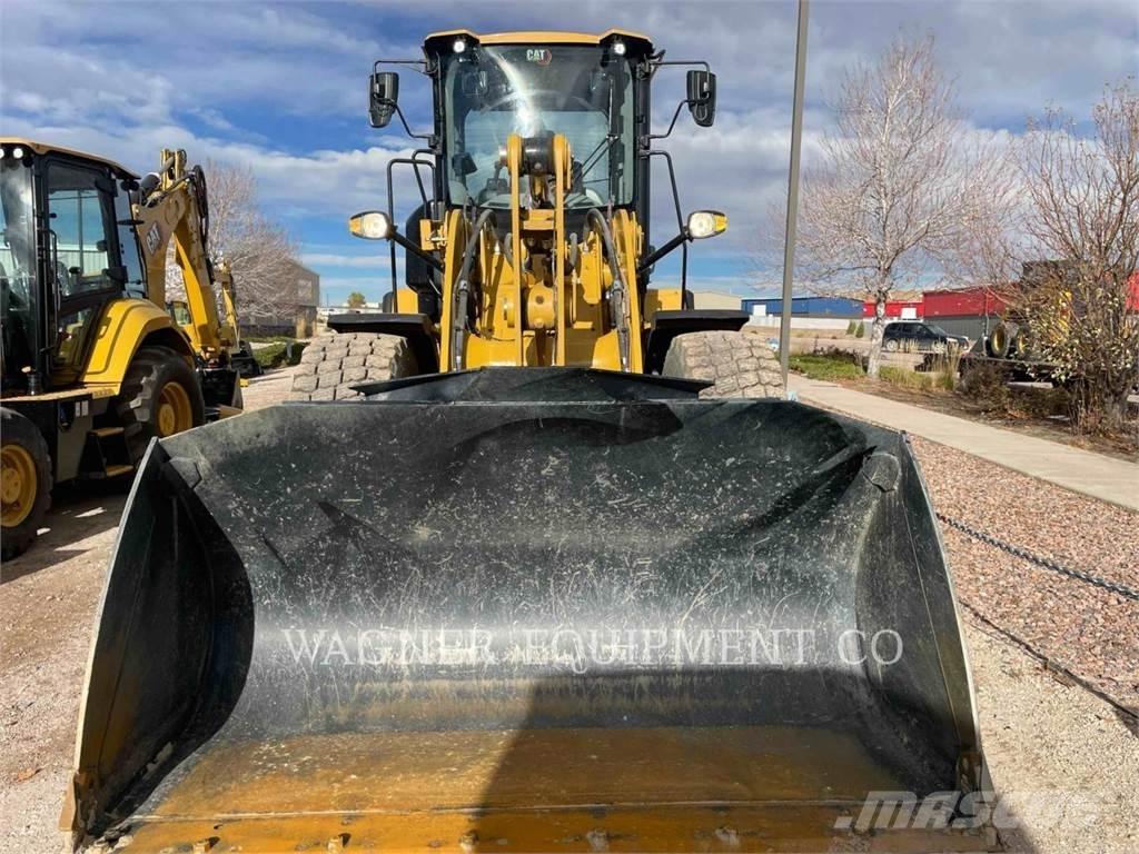 CAT 930M Rataslaadurid