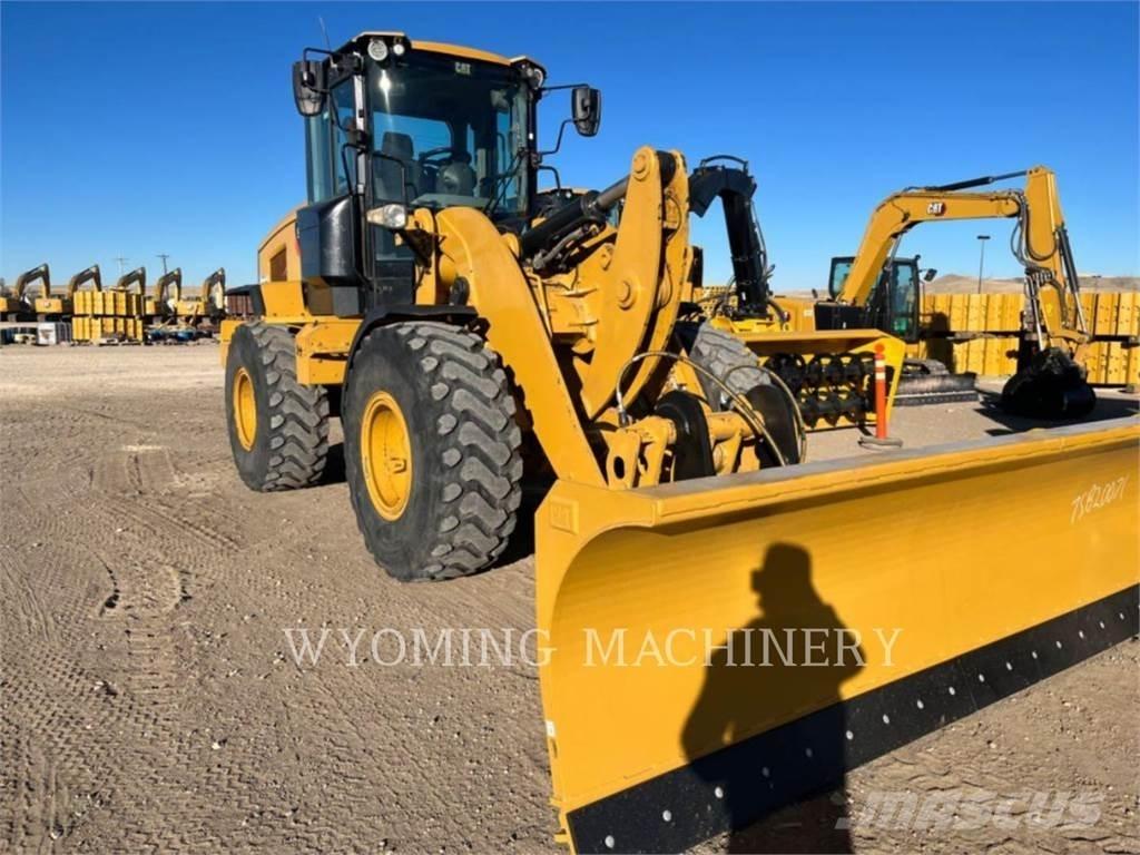 CAT 930M Rataslaadurid