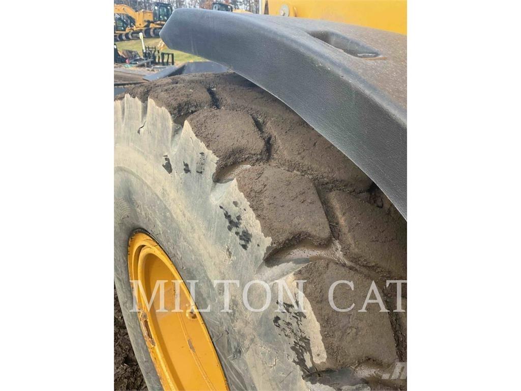 CAT 930M Rataslaadurid