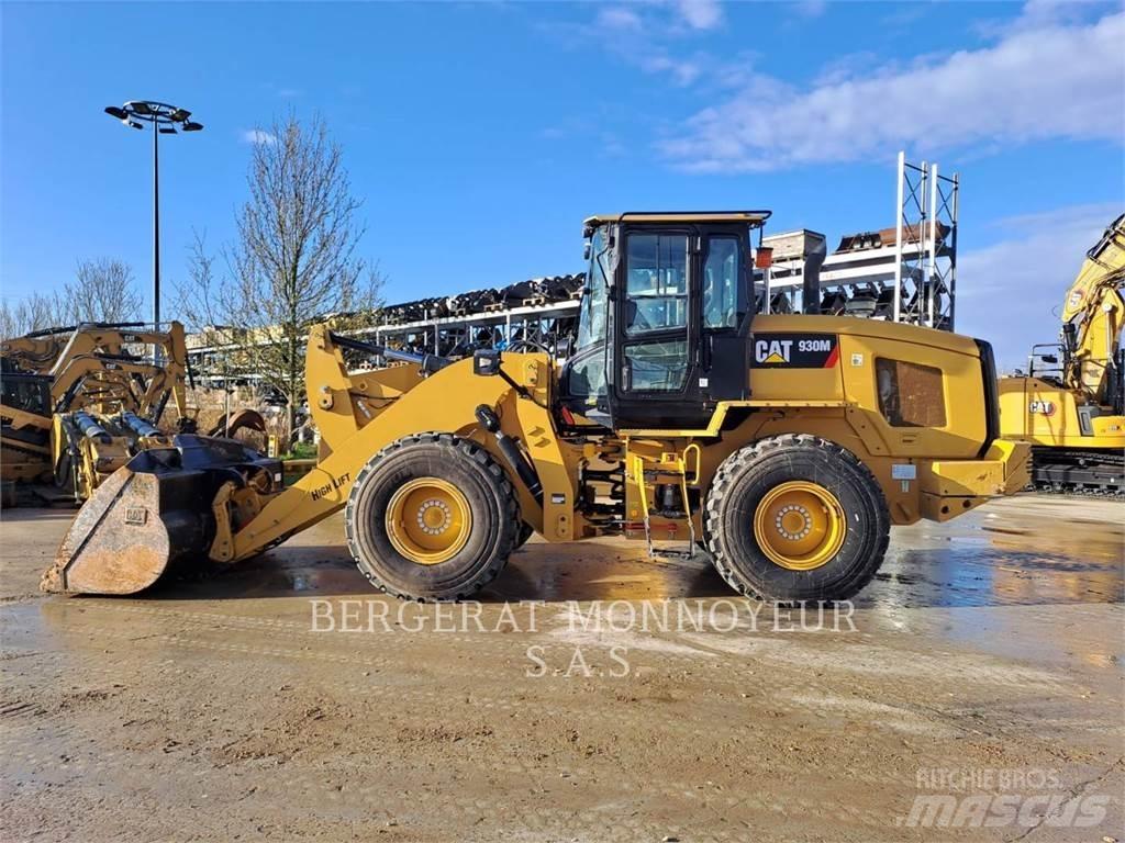 CAT 930M Rataslaadurid