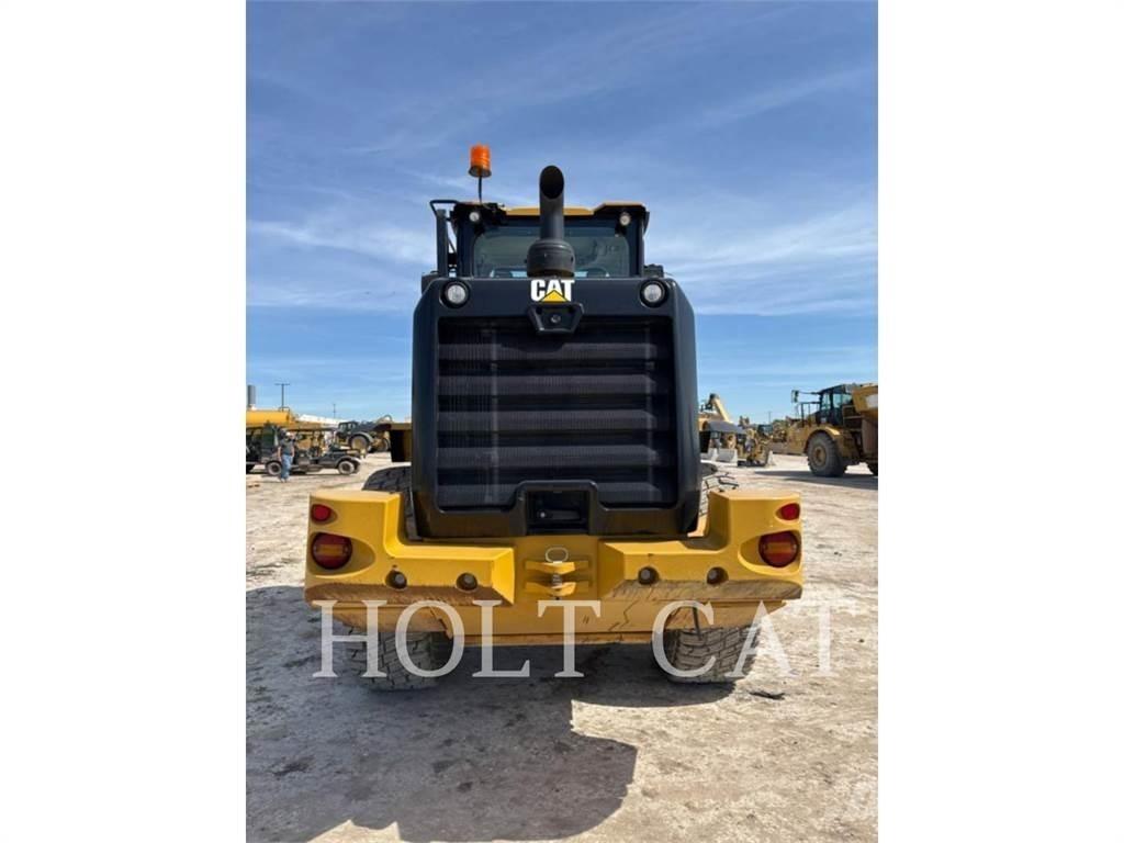 CAT 930M Rataslaadurid