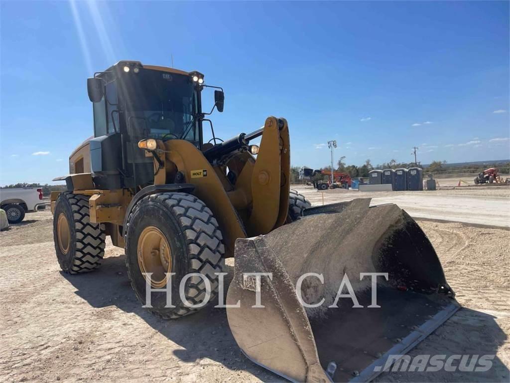 CAT 930M Rataslaadurid