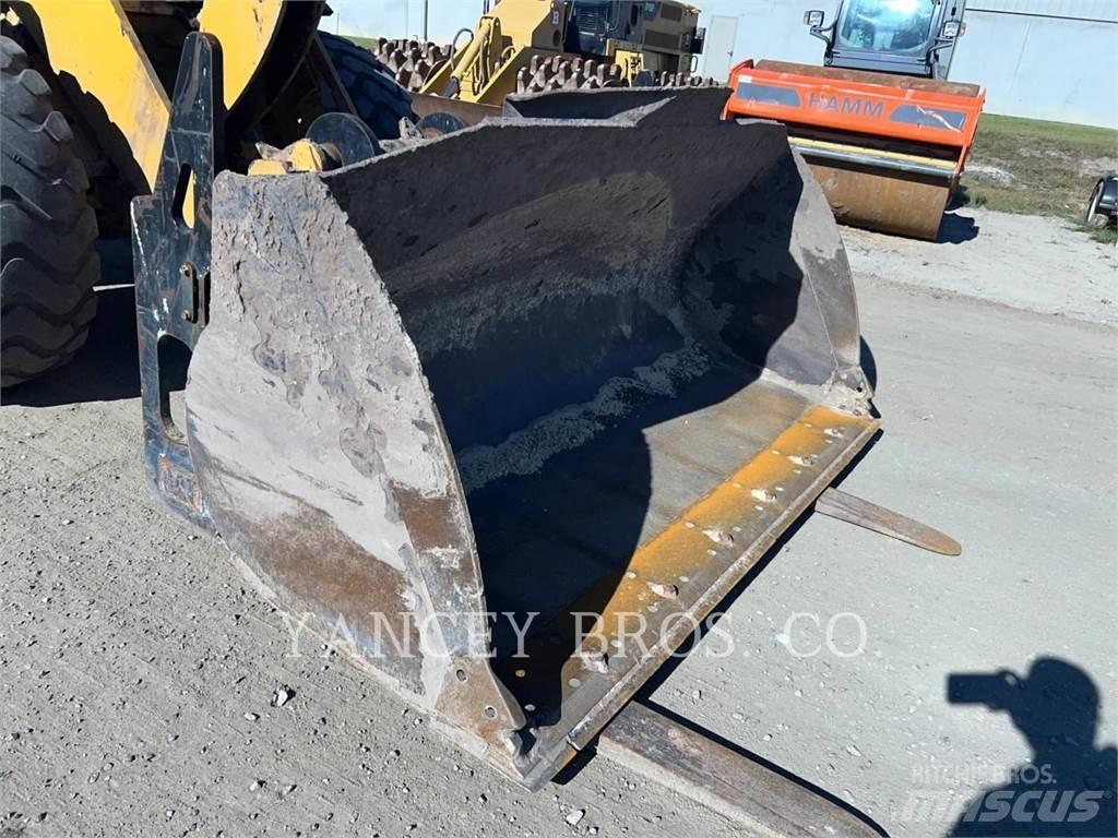 CAT 930M Rataslaadurid