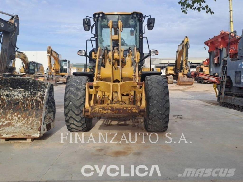 CAT 930M Rataslaadurid