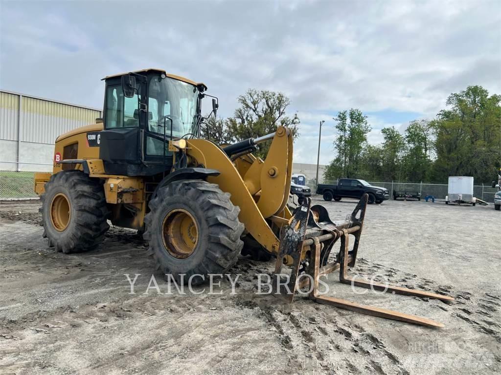 CAT 930M Rataslaadurid