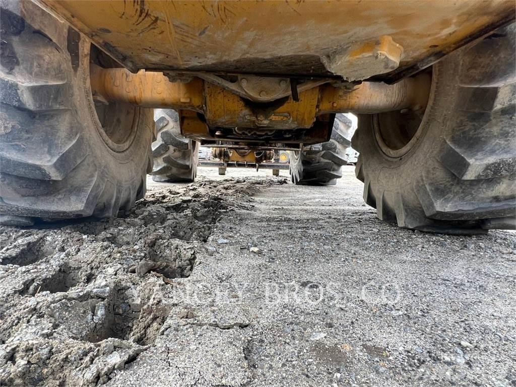 CAT 930M Rataslaadurid