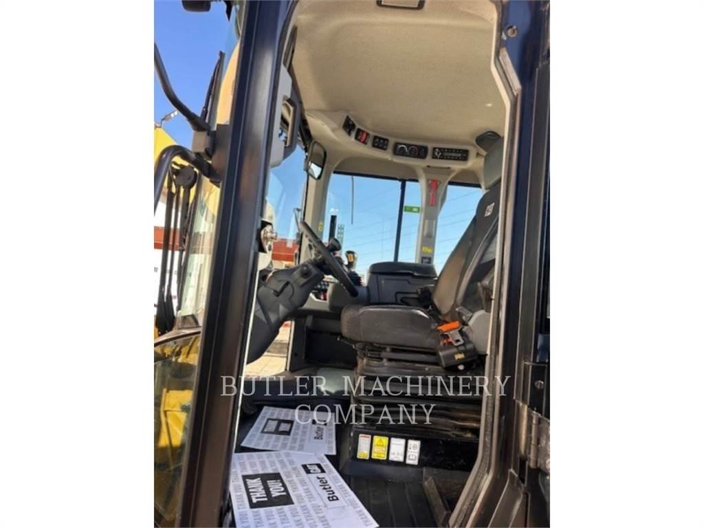 CAT 930M Rataslaadurid