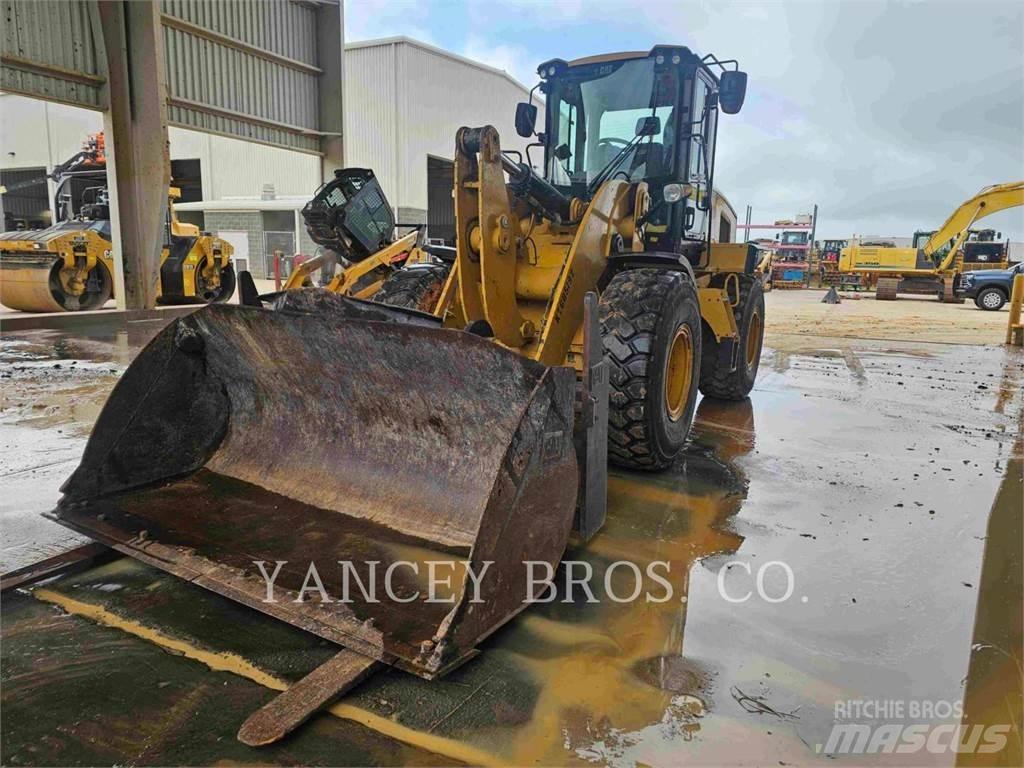 CAT 930M Rataslaadurid
