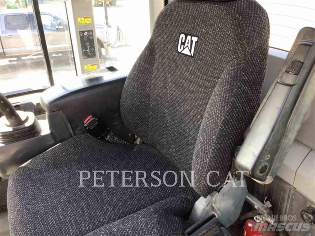 CAT 930M Rataslaadurid
