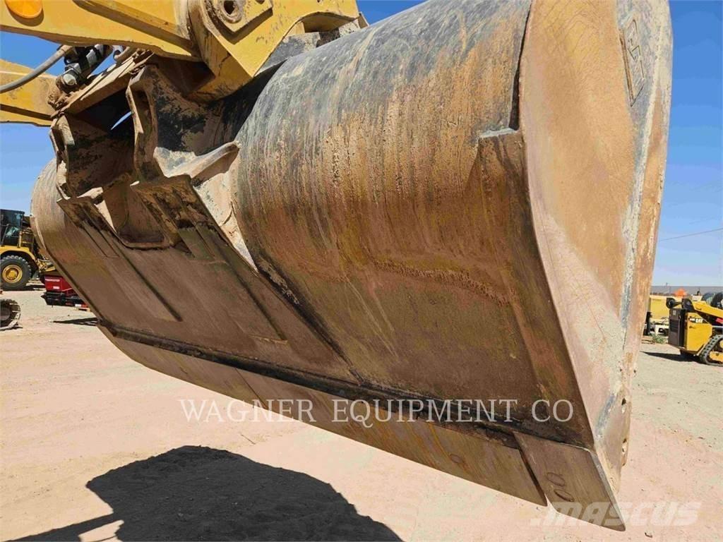 CAT 930M Rataslaadurid