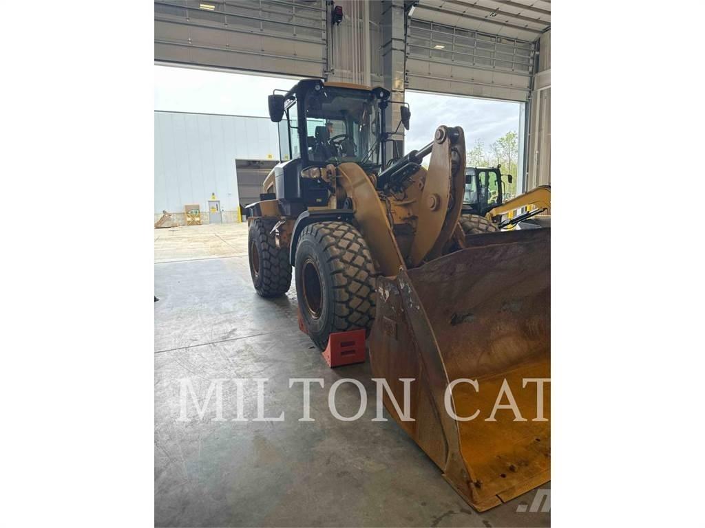 CAT 930M Rataslaadurid