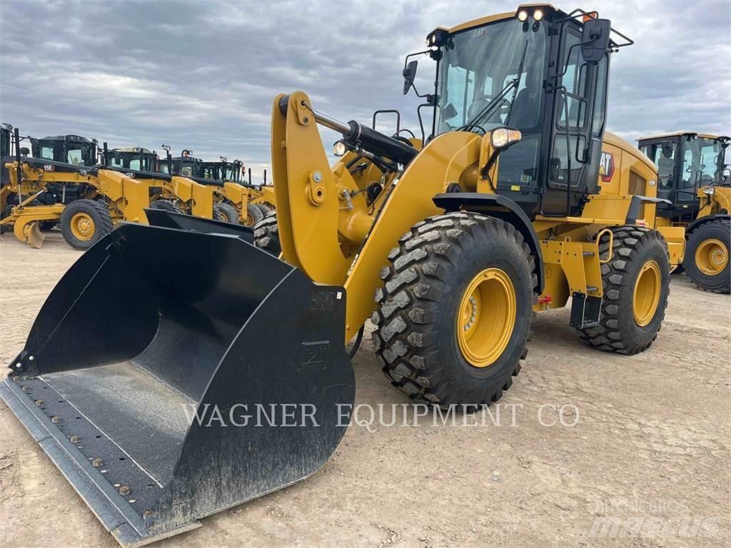 CAT 930M Rataslaadurid