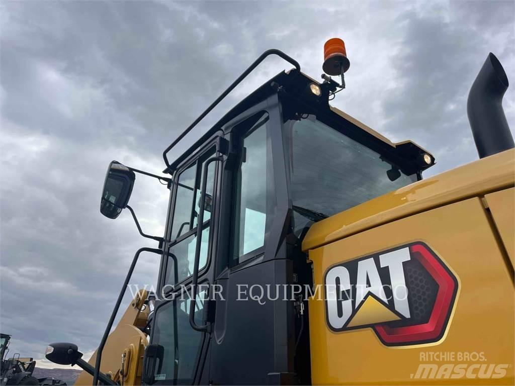 CAT 930M Rataslaadurid