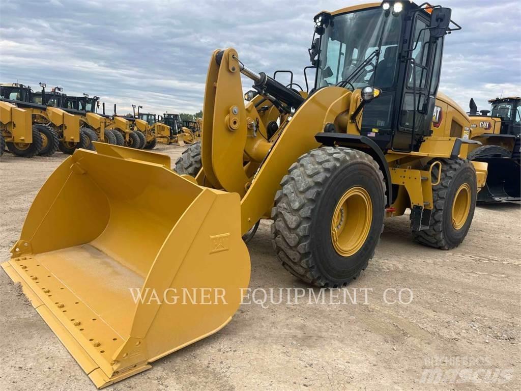 CAT 930M Rataslaadurid