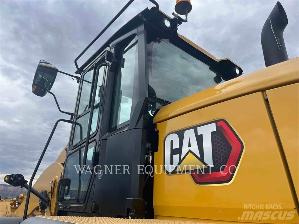 CAT 930M Rataslaadurid