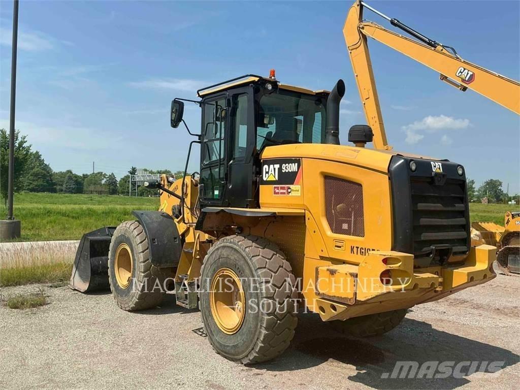 CAT 930M Rataslaadurid