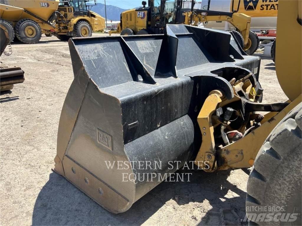 CAT 930M Rataslaadurid