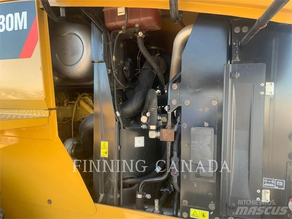 CAT 930M Rataslaadurid