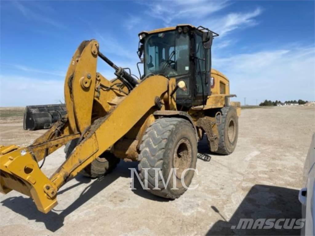 CAT 930M Rataslaadurid