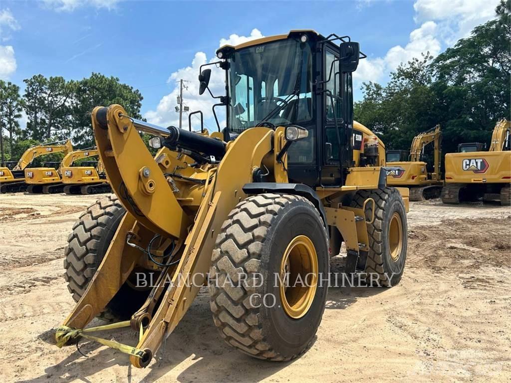 CAT 930M Rataslaadurid