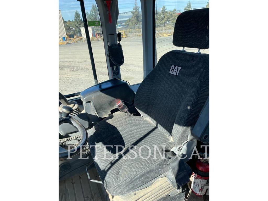 CAT 930M Rataslaadurid