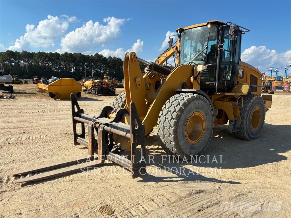 CAT 930M Rataslaadurid