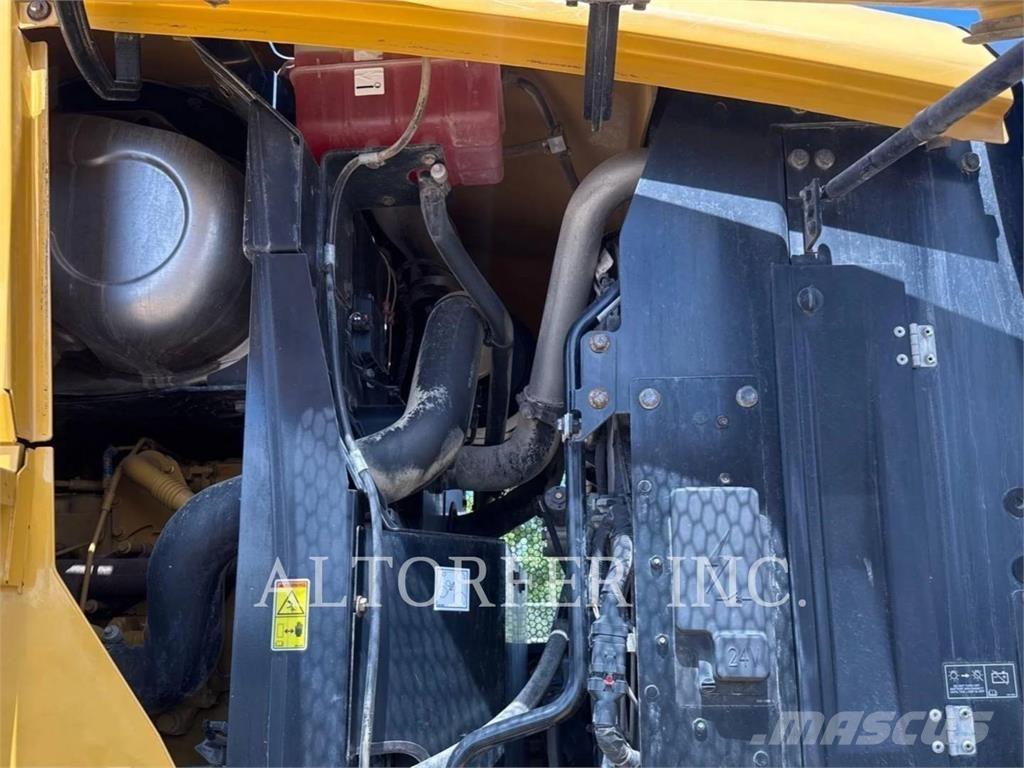 CAT 930M Rataslaadurid