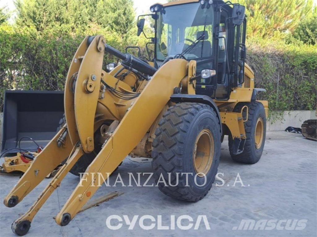 CAT 930M Rataslaadurid