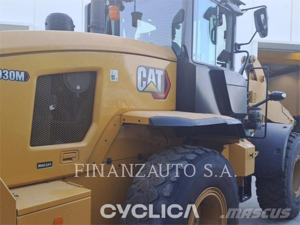 CAT 930M Rataslaadurid