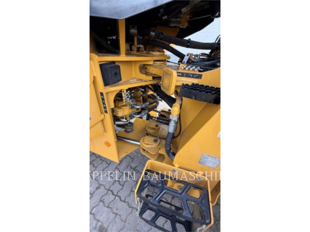 CAT 930M Rataslaadurid
