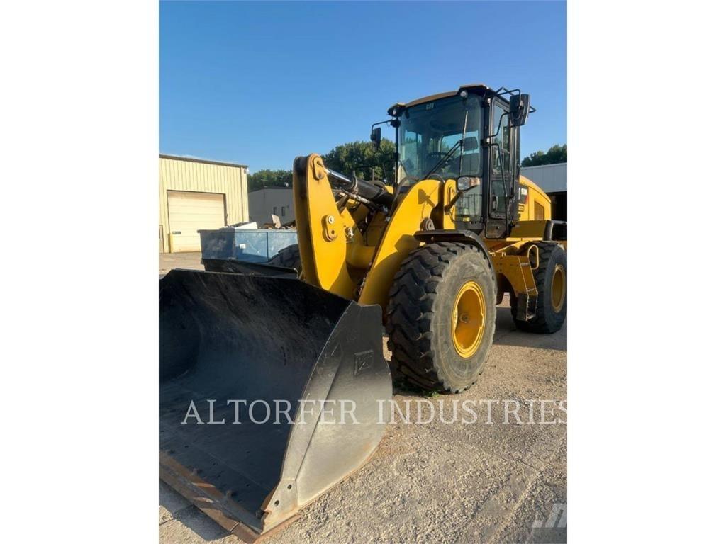 CAT 930M Rataslaadurid