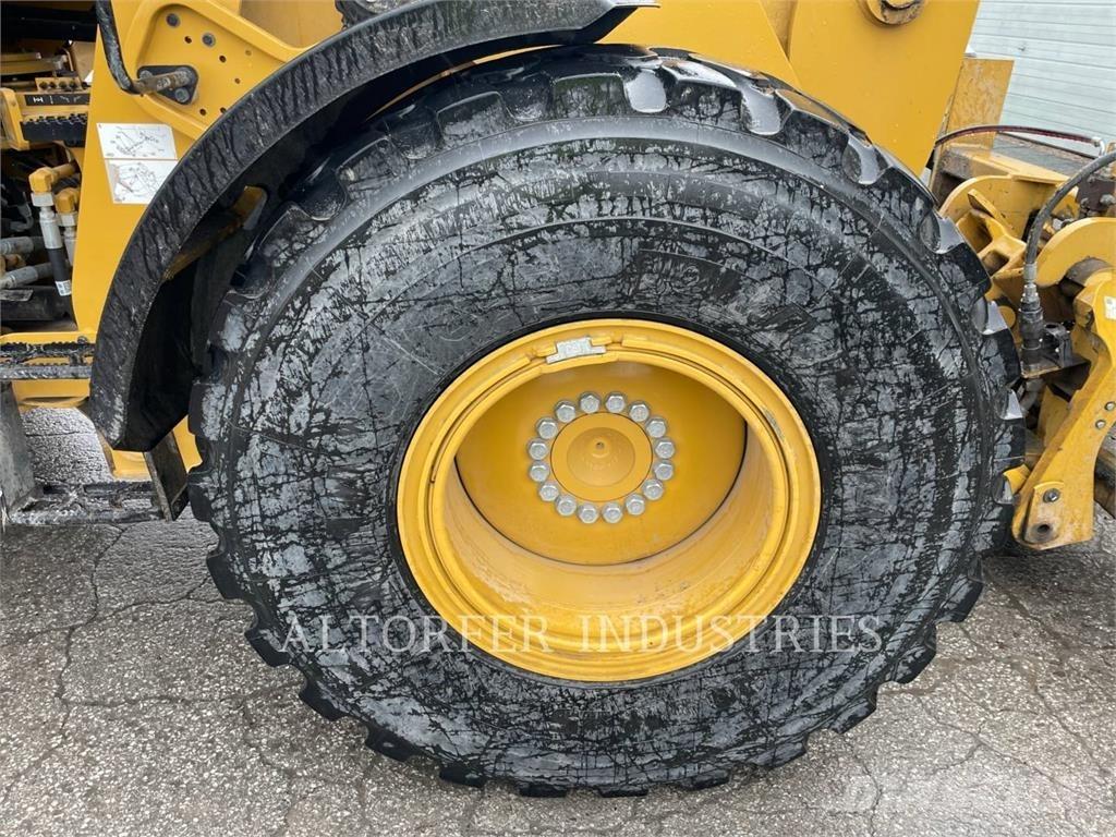 CAT 930M Rataslaadurid