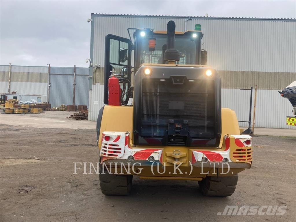 CAT 930M Rataslaadurid