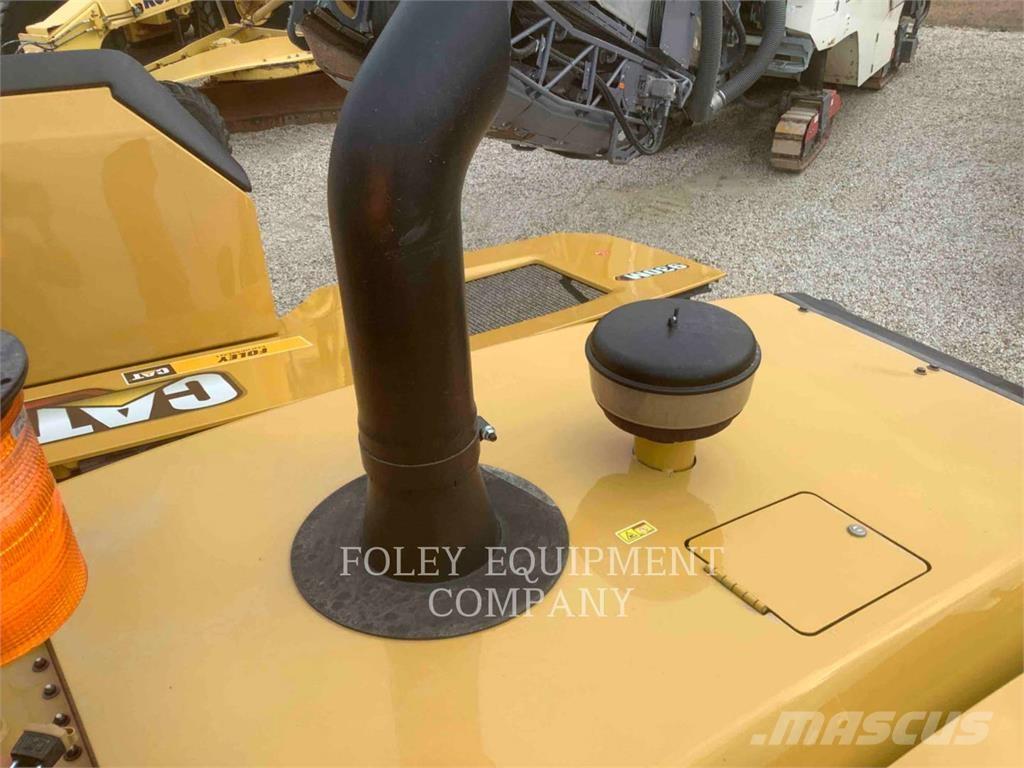 CAT 930M Rataslaadurid