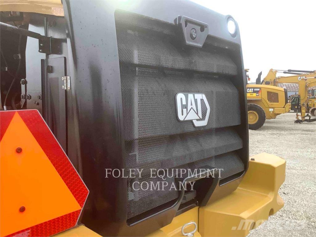 CAT 930M Rataslaadurid