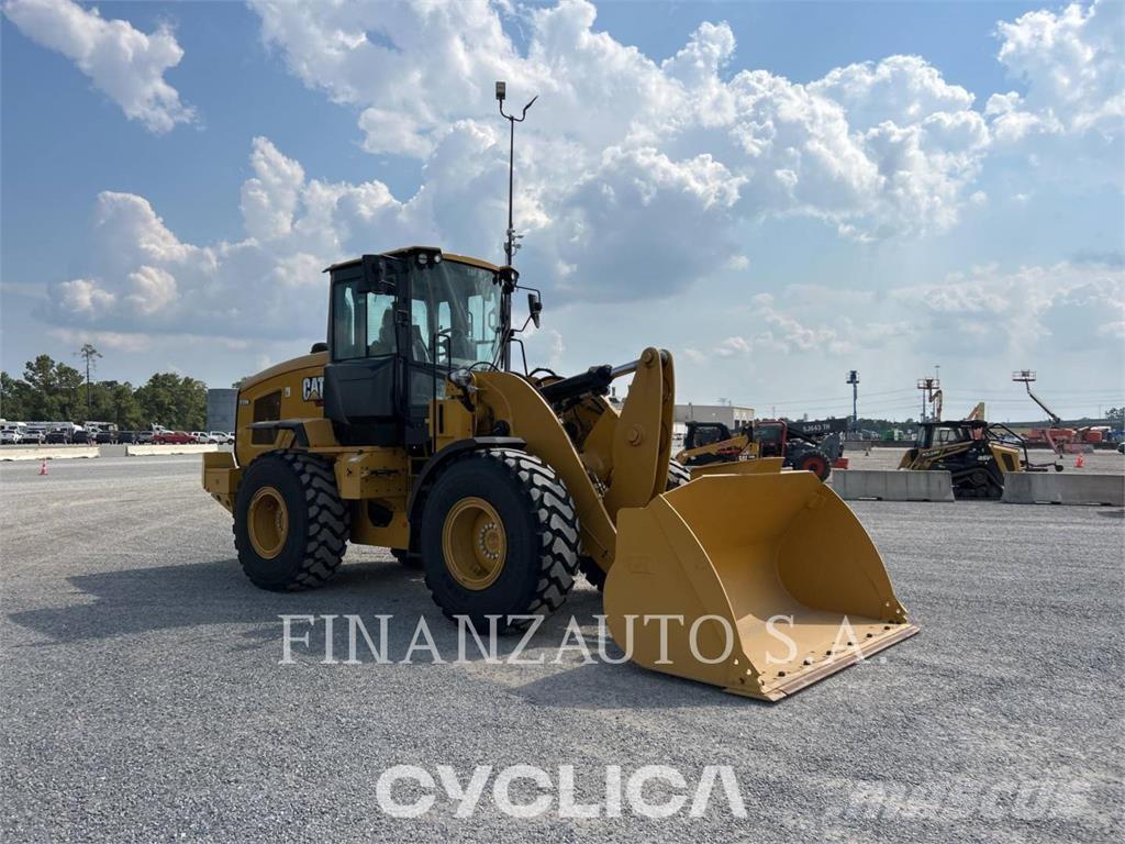 CAT 930M Rataslaadurid