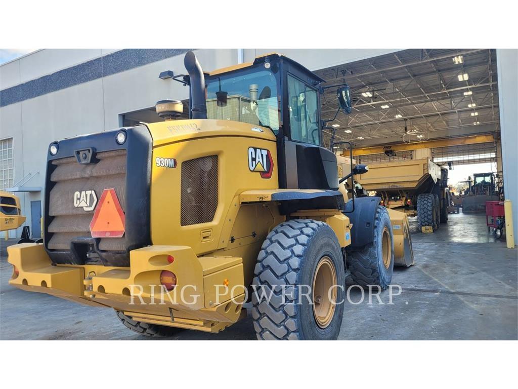 CAT 930M Rataslaadurid