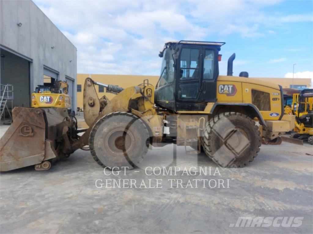 CAT 930M Rataslaadurid
