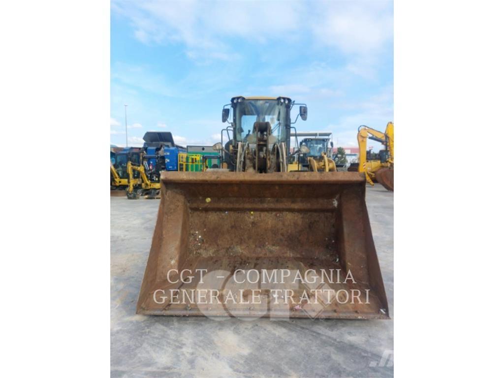 CAT 930M Rataslaadurid