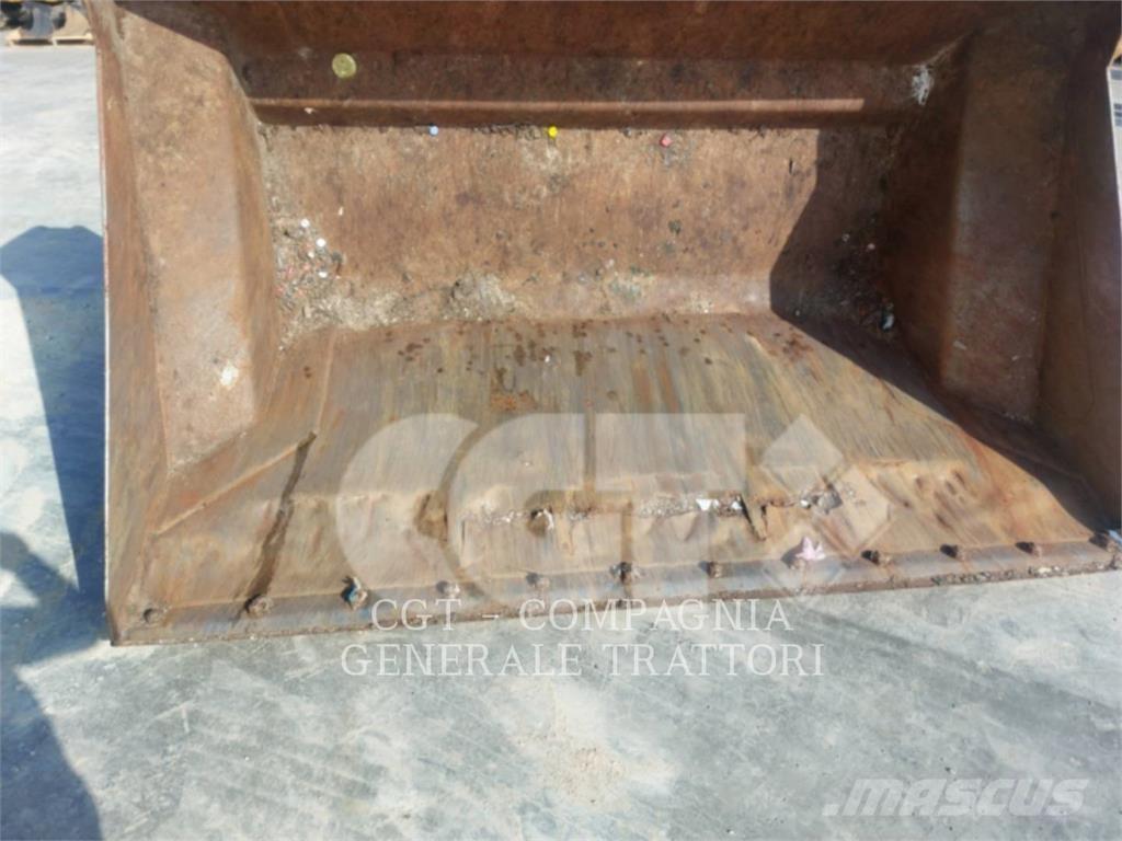 CAT 930M Rataslaadurid